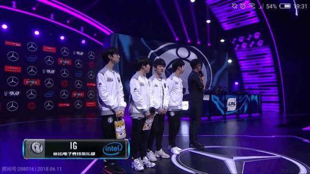 GALA 成功自救！ JIEJIE 被击败并被杀， Four 人， TheShy Youlong 对抗三人， Alone 并且 Invictus Gaming 赢得了第一场比赛