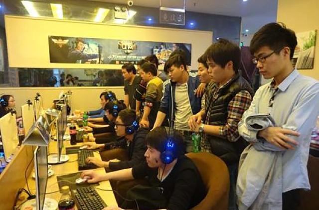 LPL今日赛程及海报比拼：EDG-破除暮气 FPX-打“豹”不平 V5-擒凰